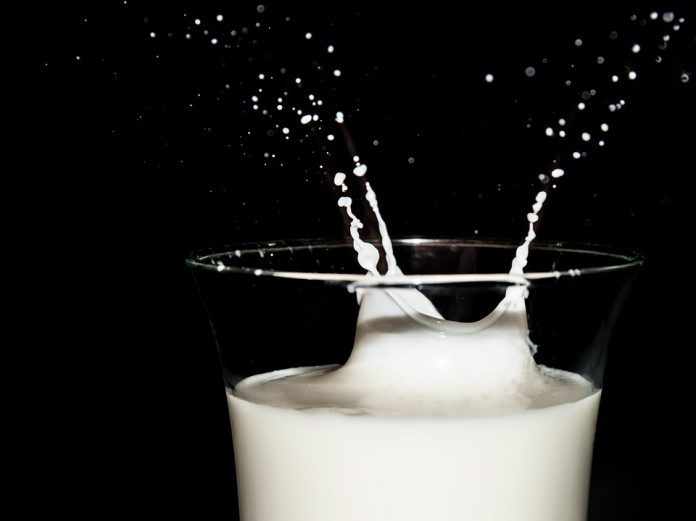 cártel LECHE